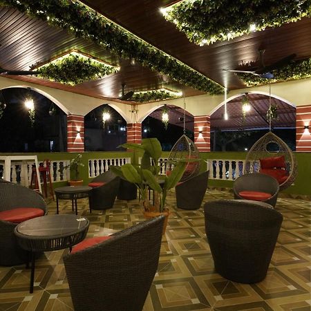 Palm Springs Beach Resort - Gorai Bombay Exterior foto