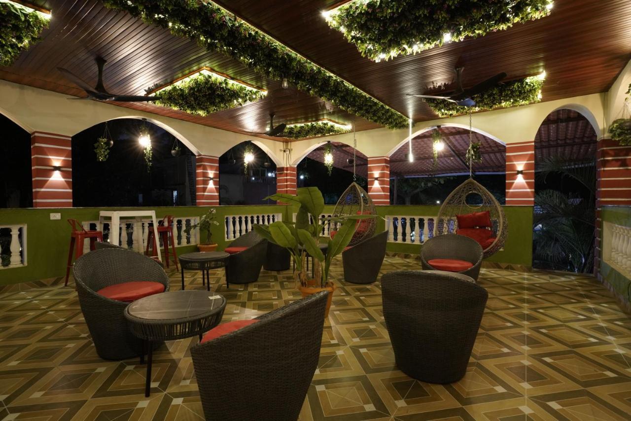 Palm Springs Beach Resort - Gorai Bombay Exterior foto