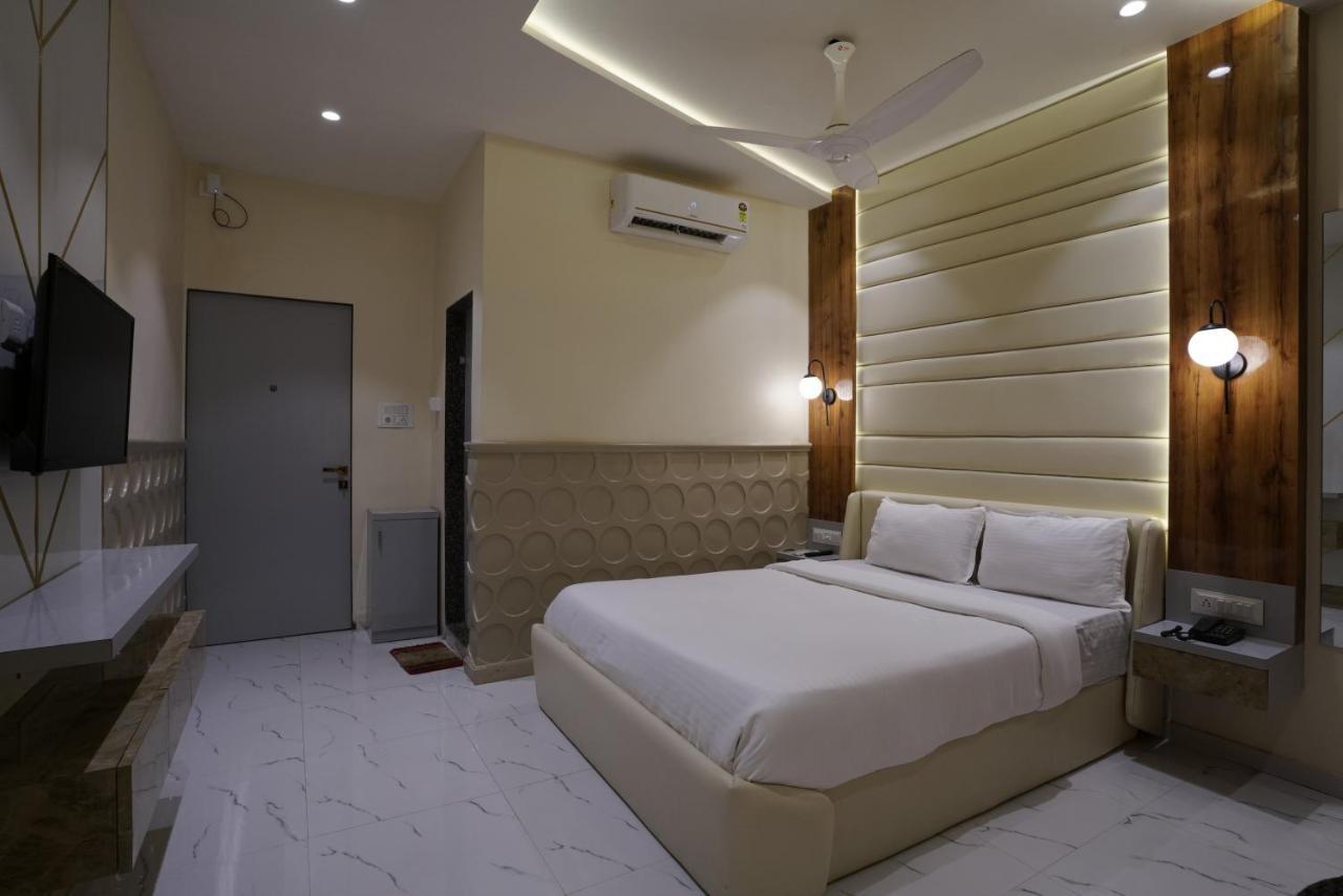 Palm Springs Beach Resort - Gorai Bombay Exterior foto