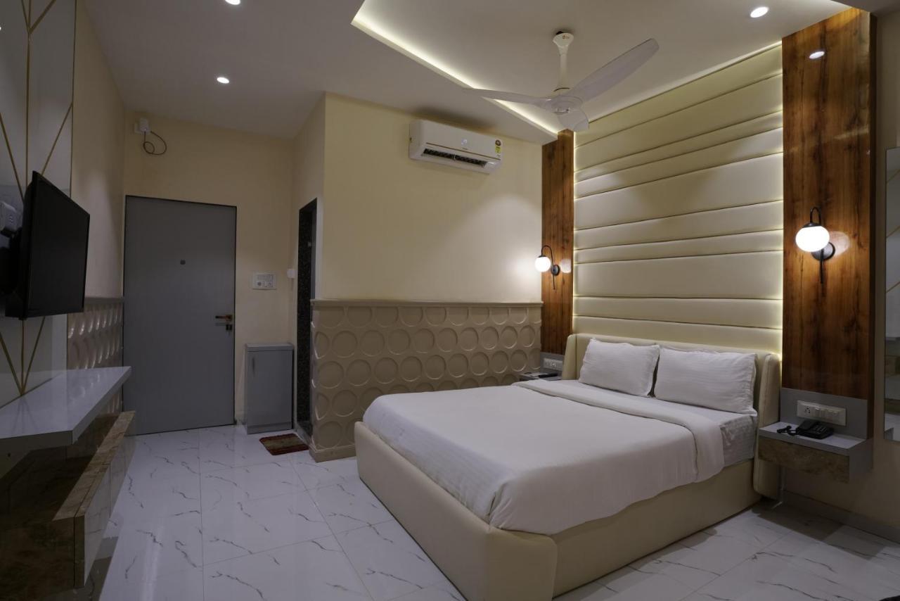 Palm Springs Beach Resort - Gorai Bombay Exterior foto
