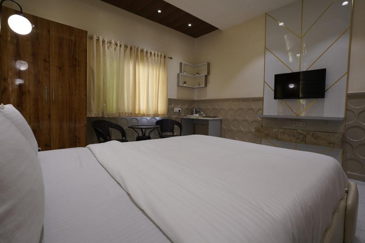 Palm Springs Beach Resort - Gorai Bombay Exterior foto
